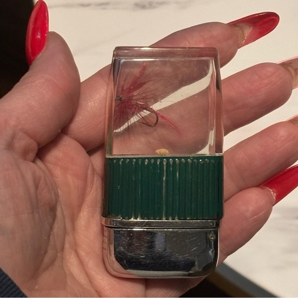 VINTAGE CASTOR STYLE RED FISHING LURE GREEN
BAND LIGHTER - Picture 5 of 5